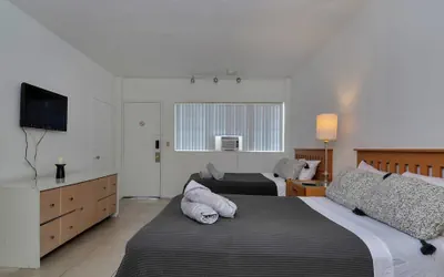 Photo 5 - Lovely Little Studio With Pool, Hallandale Beach:)
