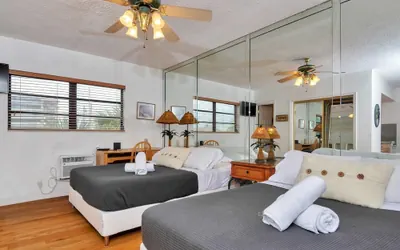 Photo 5 - Lovely Apt, Hollywood Beach, 1/2 Block From Ocean!