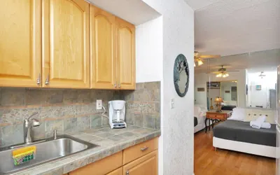 Photo 2 - Lovely Apt, Hollywood Beach, 1/2 Block From Ocean!