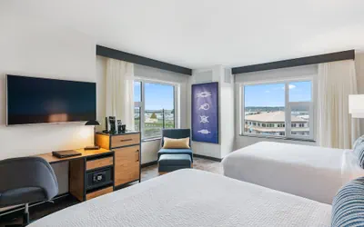 Photo 4 - Hotel Indigo Everett - Waterfront Place by IHG