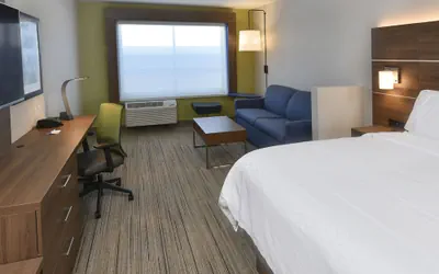 Photo 2 - Holiday Inn Express & Suites Madisonville by IHG
