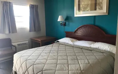 Photo 4 - Lakeside inn