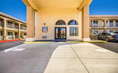 Photo 2 - Quality Inn & Suites Victorville – Hesperia