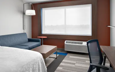 Photo 4 - Holiday Inn Express & Suites Elkhorn - Lake Geneva Area by IHG