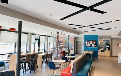 Photo 2 - avid hotels Beaumont by IHG