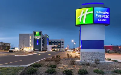 Holiday Inn Express & Suites Romeoville - Joliet North by IHG