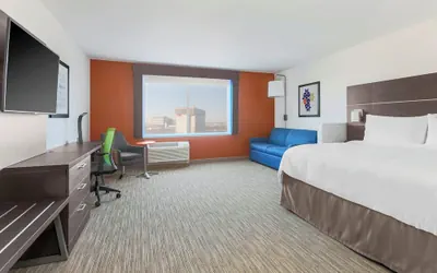 Photo 2 - Holiday Inn Express & Suites Chicago O'Hare Airport by IHG