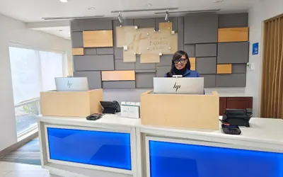 Holiday Inn Express & Suites Chicago O'Hare Airport by IHG