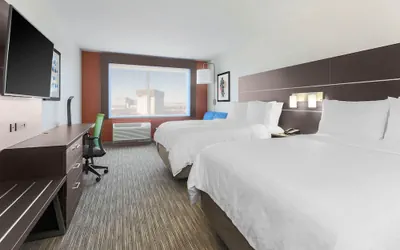 Photo 4 - Holiday Inn Express & Suites Chicago O'Hare Airport by IHG