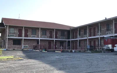 Photo 2 - Executive Inn