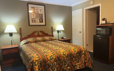 Photo 4 - Western Village Inn