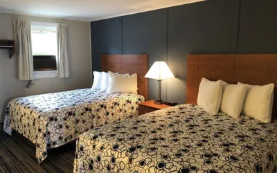 Photo 3 - Edenbrook Motel