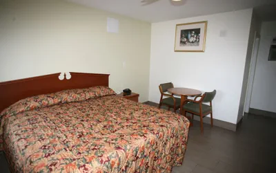 Photo 5 - Royal Inn