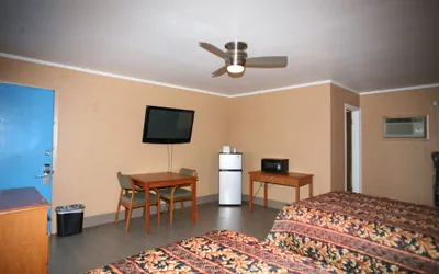 Photo 2 - Royal Inn