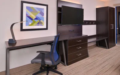 Photo 5 - Holiday Inn Express & Suites Olathe West by IHG