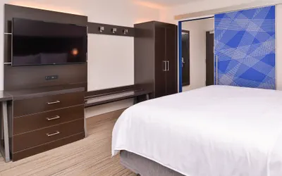 Photo 3 - Holiday Inn Express & Suites Olathe West by IHG