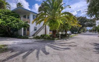 Photo 2 - BeachTrail Lodging