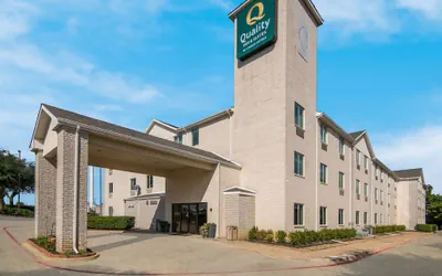 Photo 2 - Quality Inn & Suites Roanoke - Fort Worth North