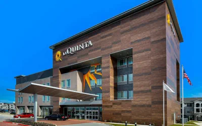 La Quinta Inn & Suites by Wyndham DFW Airport West-Glade