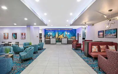 Photo 3 - La Quinta Inn & Suites by Wyndham DFW Airport West-Glade