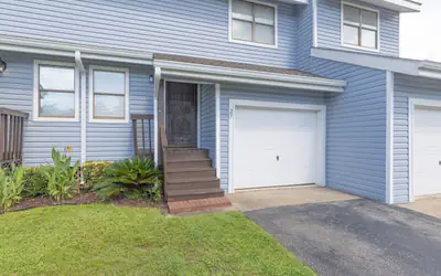 Cozy Poolside Condo w/ Beach Access Lower Rates!