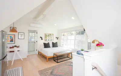 The Nashville Nest • King Studio Walkable to Nissan Stadium & Downtown