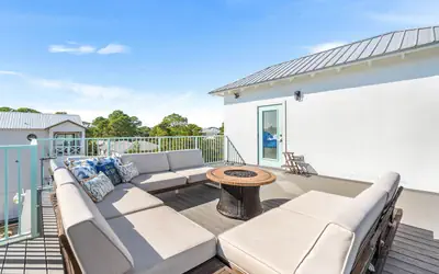 10 Min WalkTo 30A Beach Rooftop View & Cinema
