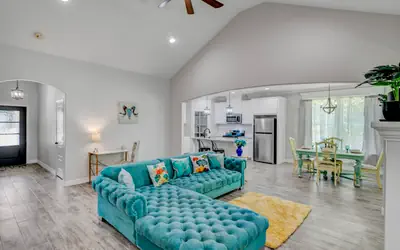 40% Monthly Discount Newly Renovated Luxe West Beaumont w Private Patio