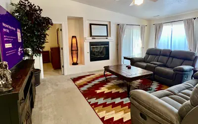 Large Prescott Home w/3-car Garage Central & Quiet