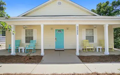 Last Minute April Dates Available! Book Now! Short Walk to Beach!