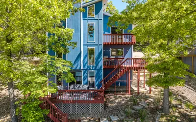 Huckleberry House – Big Blue Retreat on the Lake