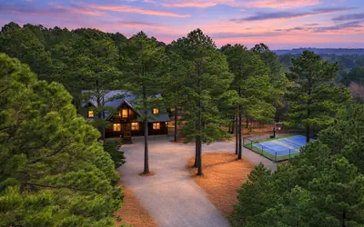 Multisport court + Theater + Pool Table + 4 King Beds + Privacy & Prime Location