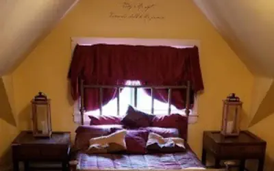 Historic Victorian Inn - South Loft (KP117South)