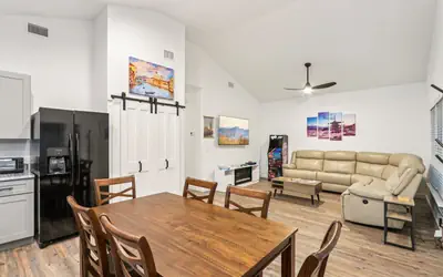 Modern 3BR/2BA/6Beds • Spacious • Near Downtown