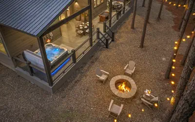 Entertainment Oasis: Luxe Cabin, Pet Friendly, Firewood