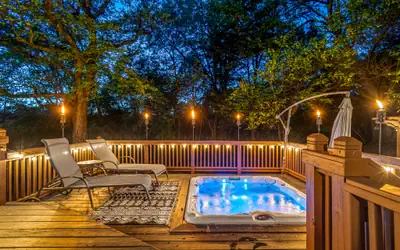 Hillside Hot Tub Hideaway!  King Bed / Fire Pit