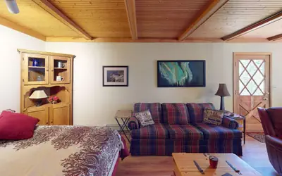 Historic Edwards home Lake Creek