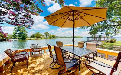 Long Beach Point: Pier, Kayaks, No Stairs