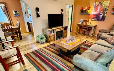 The Pleasant Street Casitas: Superior King Bed