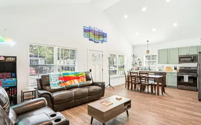 Modern 3BR/2BA/6Beds • Near Downtown