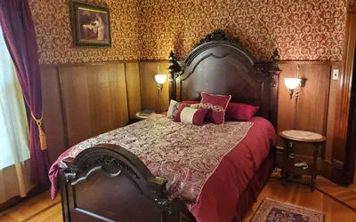 Historic Victorian Inn - Wine Suite - KP117Wine