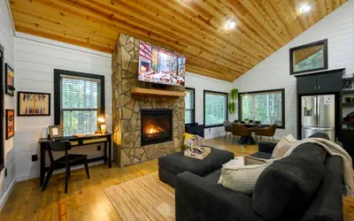 Your New Favorite Place + Private Outdoor Oasis + Disc Golf + Firewood Provided