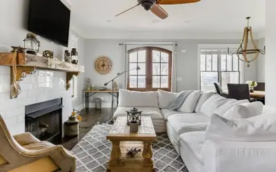 Eastside retreat w/ BBQ & hot tub