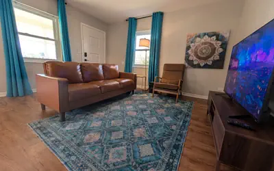 Cute 2BR Murray Hill Cottage