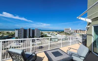 Penthouse w/ Panoramic Views | Walk to Sand
