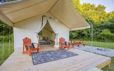 Nature's Haven with a Cozy River Escape