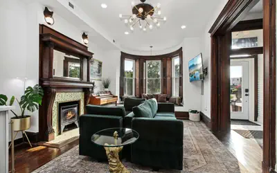 Historic-7BR/4.5BA-Parking+By Metro+Chef's Kitchen