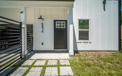 Modern Home by College, Medical Center & Stadium