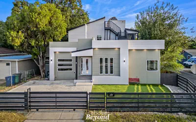 Sprawling Home w/ Rooftop Spot