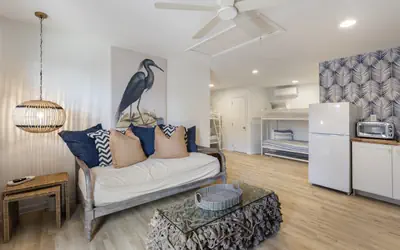 Perfect for Couples! 2 Blocks From Beach. Pet Friendly